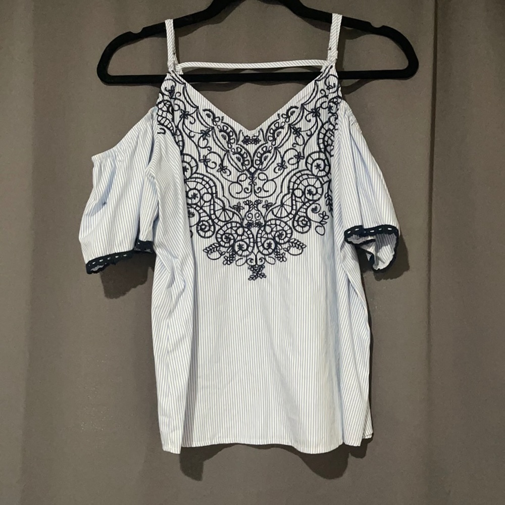 blue/white/navy Eyeshawdow shirt